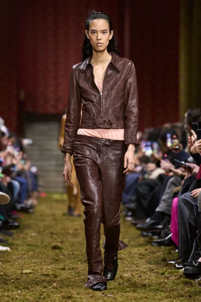 Look 24